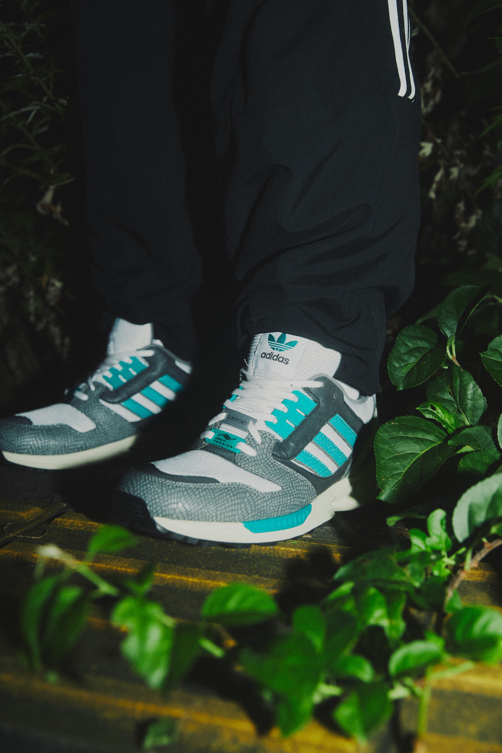 送料無料 Adidas ZX 8000 G-SKN ATMOS EQT